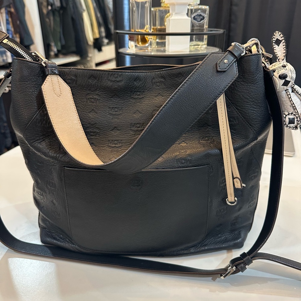 MCM Leather Shoulder Bag & key chain bunny - Picture 3 of 16